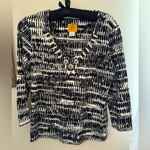 Ruby Road Blk/cream graphic Top with Beads. Size S